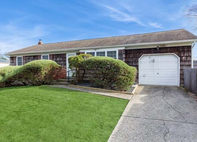 Property at 10 Anne Dr, Selden, NY 11784, 3 beds, 1.5 baths