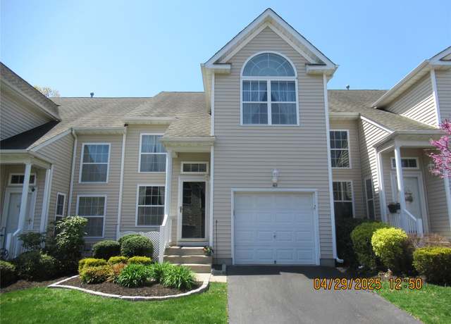 Property at 165 Kettles Ln, Medford, NY 11763, 2 beds, 2.5 baths