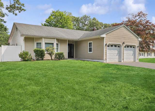 Property at 10 Marlan Ct, Smithtown, NY 11787, 3 beds, 2 baths