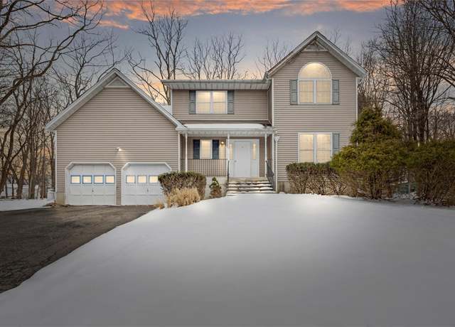 Property at 4 Terrace Ct, Monsey, NY 10952, 4 beds, 2.5 baths
