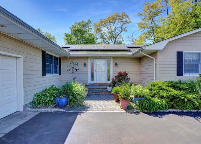 Property at 12 Bridle Path Ln, Port Jefferson, NY 11777, 3 beds, 2 baths