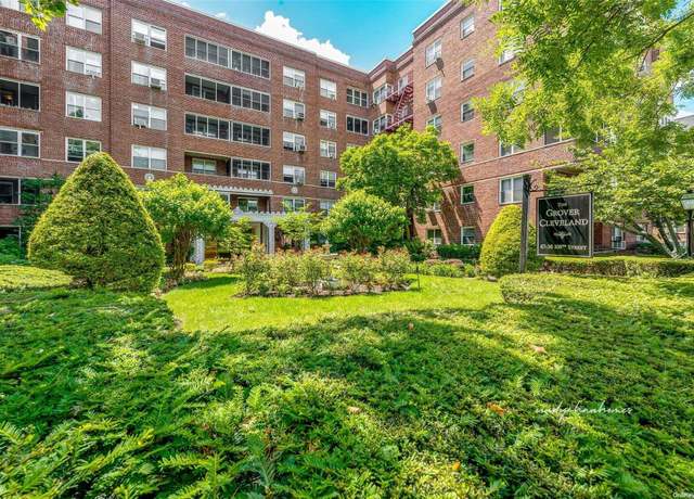 Property at 67-38 108th St Unit D15, Forest Hills, NY 11375, 1 bed, 1 bath