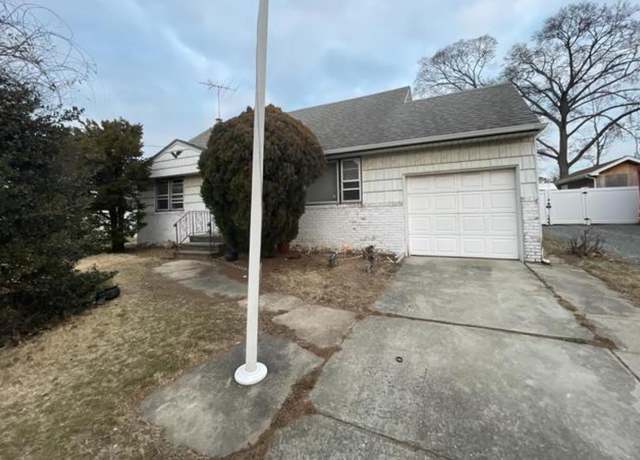 Property at 55 S Brookside Ave, Freeport, NY 11520, 4 beds, 1.5 baths