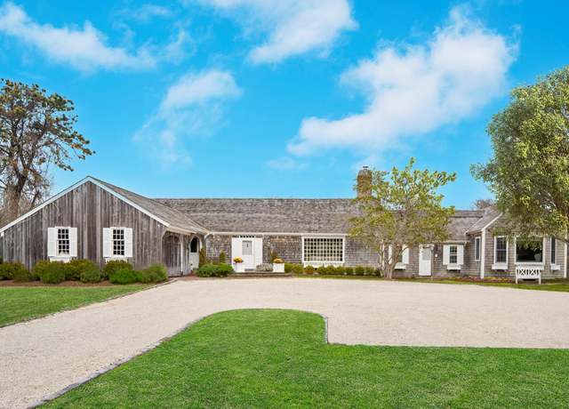 Property at 19 Quaquanantuck Ln, Quogue, NY 11959, 5 beds, 4 baths