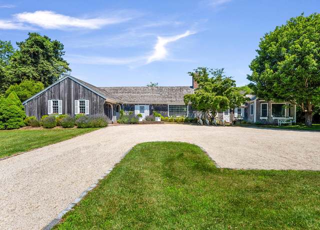 Property at 19 Quaquanantuck Ln, Quogue, NY 11959, 5 beds, 4 baths