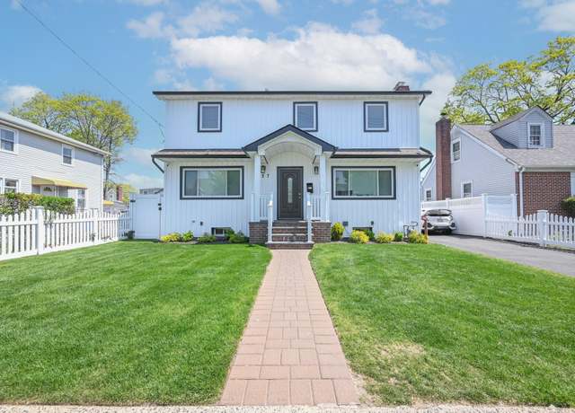 Property at 527 Hawthorne Ave, Uniondale, NY 11553, 7 beds, 3 baths