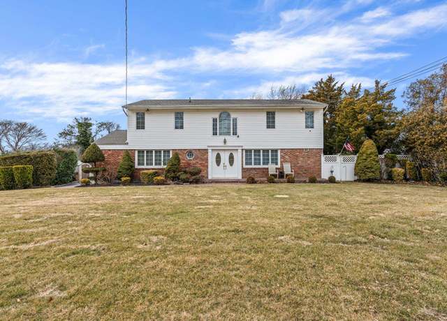 Property at 282 Terry Rd, Smithtown, NY 11787, 5 beds, 2.5 baths