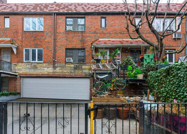 Property at 3550 84th St, Jackson Heights, NY 11372, 4 beds, 3 baths
