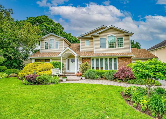 Property at 6 Deering Ln, East Rockaway, NY 11518, 4 beds, 3 baths