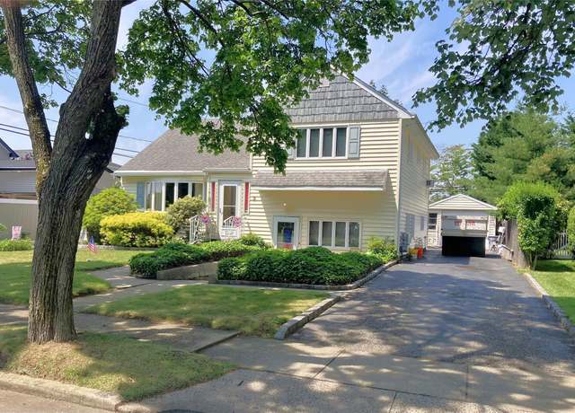 Property at 3 Rutland Rd, Massapequa, NY 11758, 3 beds, 2.5 baths