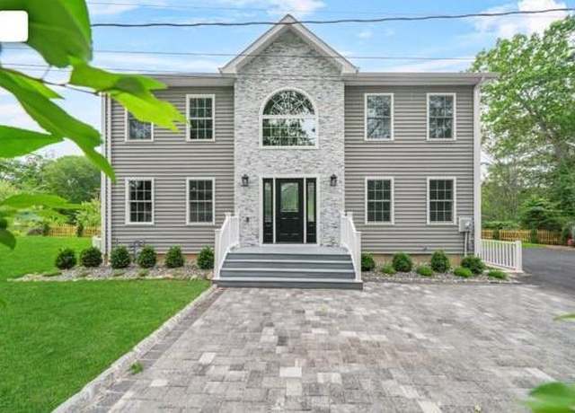 Property at 377 Jeffrey Pl, Valley Cottage, NY 10989, 5 beds, 4.5 baths