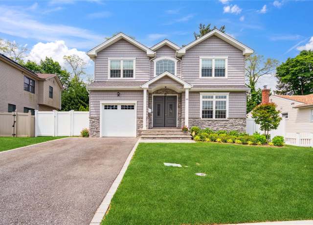 Property at 88 Willets Dr, Syosset, NY 11791, 4 beds, 2.5 baths