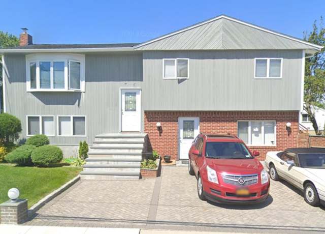 Property at 300 Branch Ave, Freeport, NY 11520, 4 beds, 1.5 baths