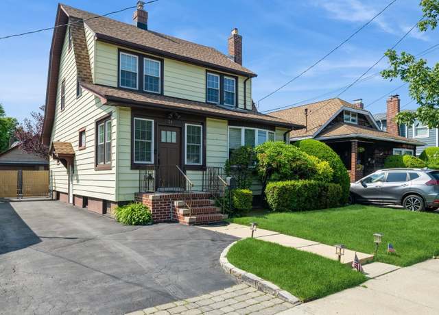 Property at 29 West Ave, Malverne, NY 11565, 3 beds, 1.5 baths