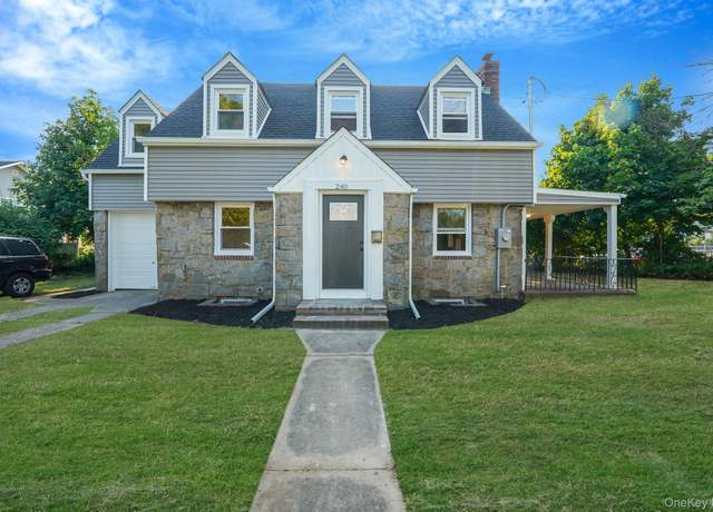 Property at 240 Bedford Ave, Uniondale, NY 11553, 3 beds, 1.5 baths