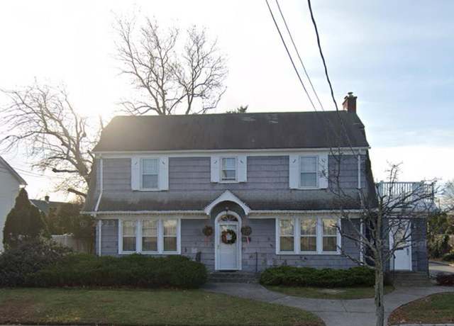 Property at 46 Conklin St, Farmingdale, NY 11735, 4 beds, 2.5 baths