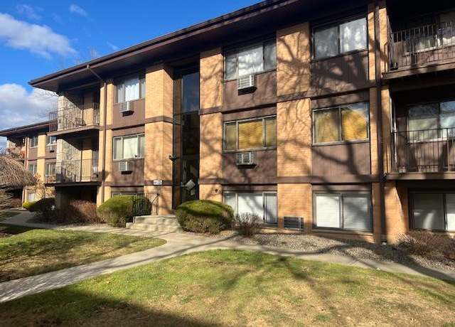 Property at 10 Oakwood Ter #124, New Windsor, NY 12553, 2 beds, 1.5 baths