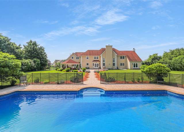 Property at 11 Dogwood Ln, East Moriches, NY 11940, 6 beds, 6.5 baths