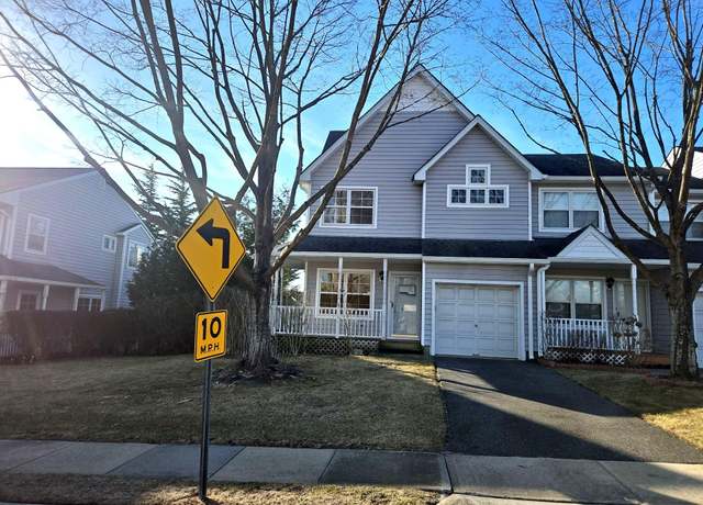 Property at 474 Smith St, Central Islip, NY 11722, 3 beds, 2.5 baths