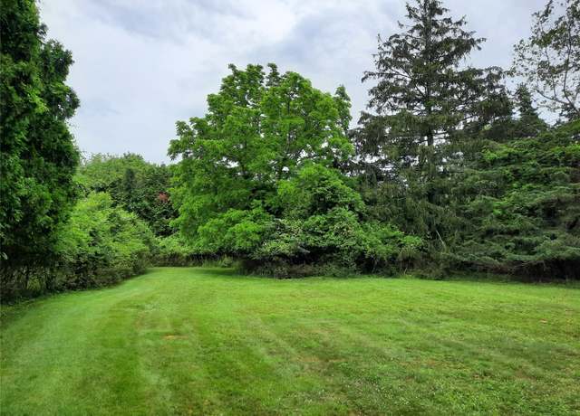 Property at 17 Club Ln, Remsenburg, NY 11960, 3 beds, 2 baths