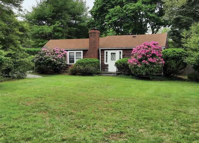 Property at 17 Club Ln, Remsenburg, NY 11960, 3 beds, 2 baths
