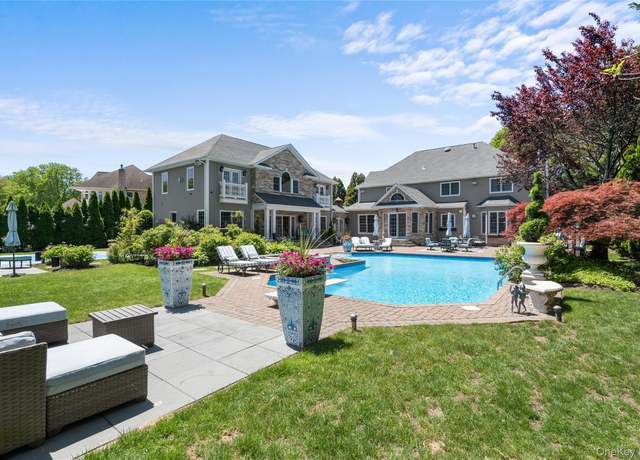 Property at 11 Crick Holly Ln, East Islip, NY 11730, 5 beds, 4.5 baths