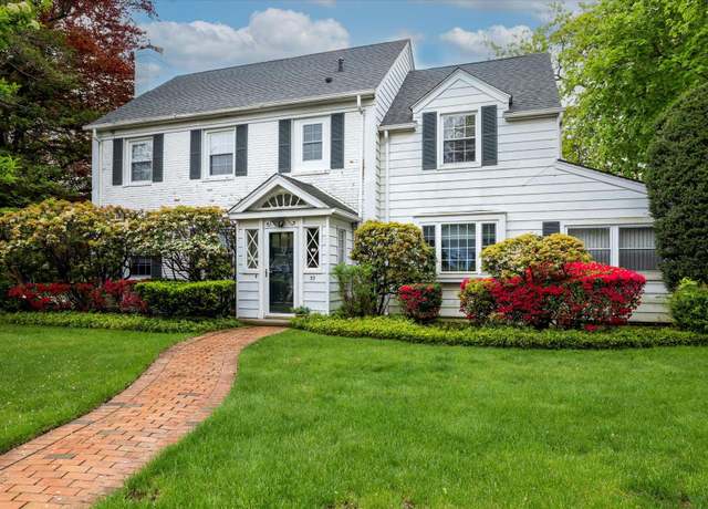 Property at 39 Searing St, Rockville Centre, NY 11570, 4 beds, 3 baths