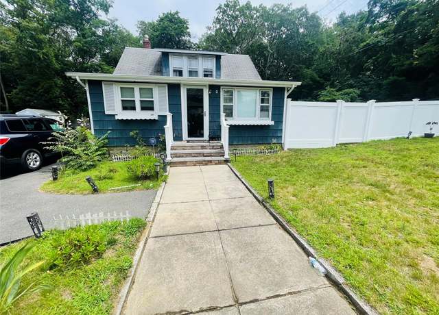 Property at 45 Columbus Ave, Farmingville, NY 11738, 3 beds, 1 bath