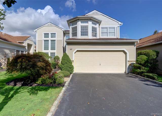 Property at 18 Hamlet Dr, Plainview, NY 11803, 5 beds, 3.5 baths