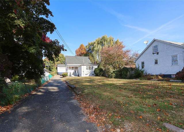 Property at 27 Titus Rd, Glen Cove, NY 11542, 3 beds, 1 bath