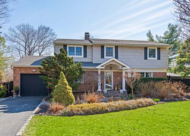 Property at 24 Royal Oak Dr, Huntington, NY 11743, 4 beds, 2.5 baths