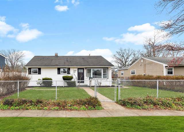 Property at 44 Somerset Rd E, Amityville, NY 11701, 3 beds, 2 baths