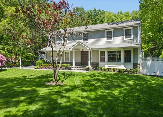 Property at 1 Highwoods Rd, Saint James, NY 11780, 4 beds, 2.5 baths