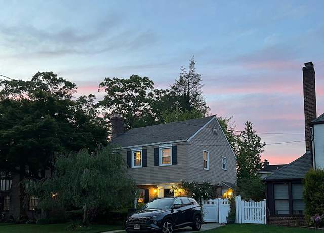 Property at 227 Elm St, West Hempstead, NY 11552, 3 beds, 1.5 baths