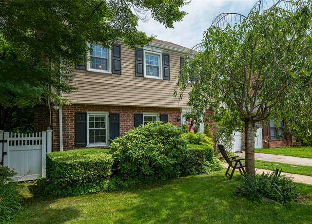 Property at 227 Elm St, West Hempstead, NY 11552, 3 beds, 1.5 baths