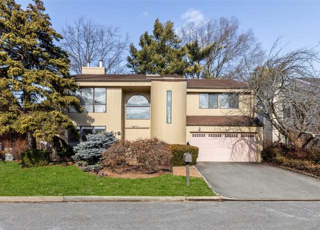 Property at 17 Princeton Dr, Syosset, NY 11791, 5 beds, 3.5 baths