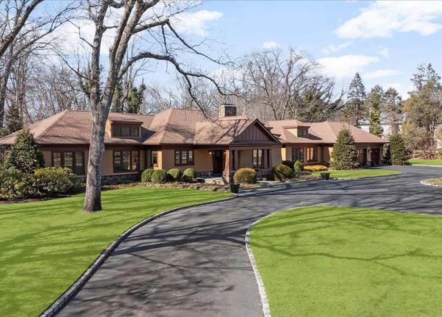 Property at 11 E Woods Dr, Cold Spring Harbor, NY 11724, 4 beds, 3 baths