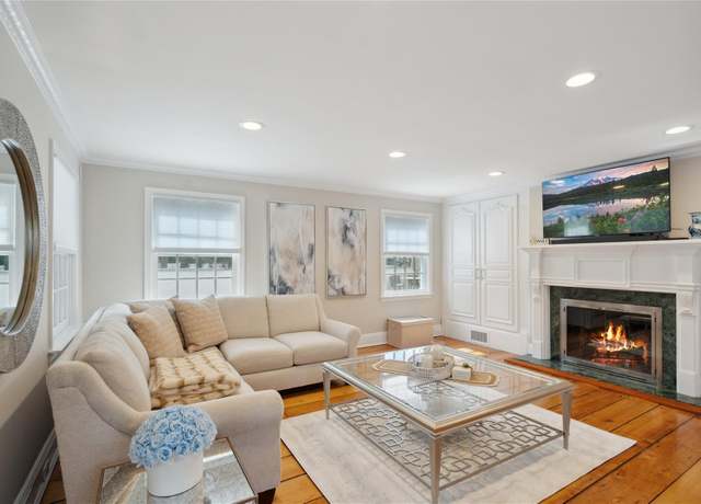 Property at 236 Berry Hill Rd, Syosset, NY 11791, 4 beds, 3.5 baths