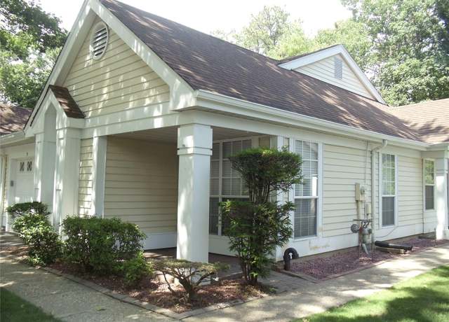 Property at 9 Glen Dr, Ridge, NY 11961, 2 beds, 2 baths