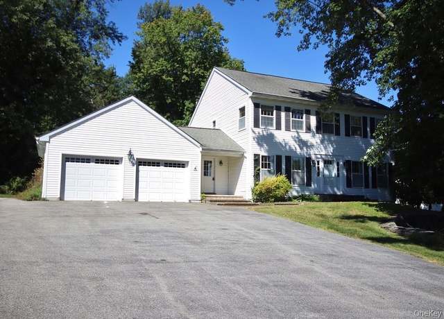 Property at 42 Willow Dr, Hopewell Junction, NY 12533, 4 beds, 2.5 baths