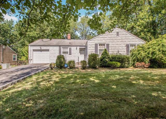 Property at 90 Daisy Farms Dr, New Rochelle, NY 10804, 3 beds, 2 baths