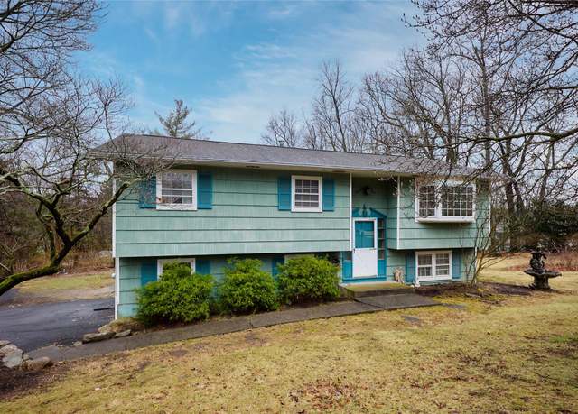 Property at 5 Violet Ct, Suffern, NY 10901, 3 beds, 1.5 baths