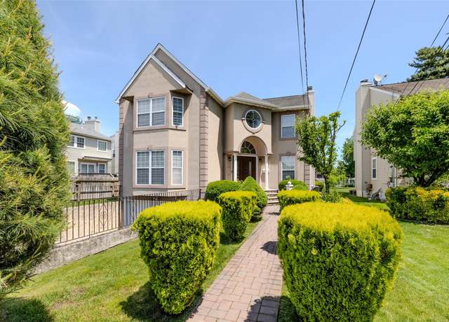Property at 17 Herricks Rd, Williston Park, NY 11596, 4 beds, 3 baths