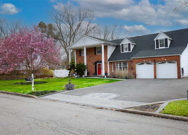Property at 28 Winfield Davis Dr, Coram, NY 11727, 5 beds, 2.5 baths