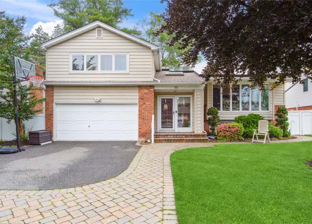 Property at 11 Robin Ln, Plainview, NY 11803, 5 beds, 2.5 baths