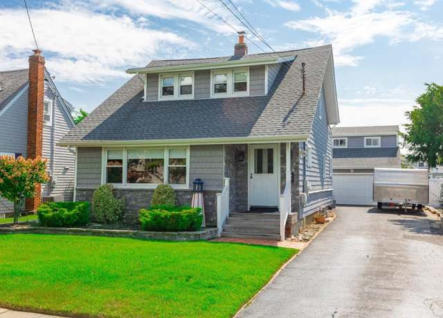 Property at 12 S Bay Ave, Amityville, NY 11701, 2 beds, 2 baths
