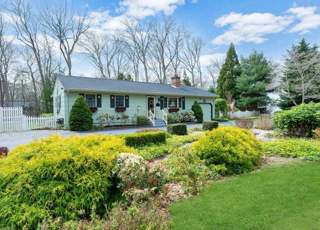 Property at 6980 Skunk Ln, Cutchogue, NY 11935, 3 beds, 2 baths