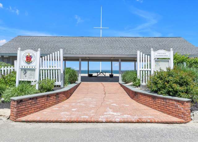 Property at 10 Bay Dr W, Huntington Bay, NY 11743, 4 beds, 2 baths