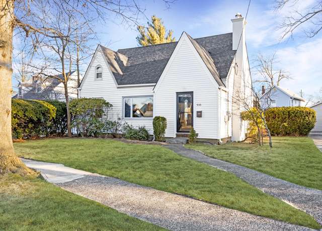 Property at 916 Barth Dr, Baldwin, NY 11510, 4 beds, 2 baths