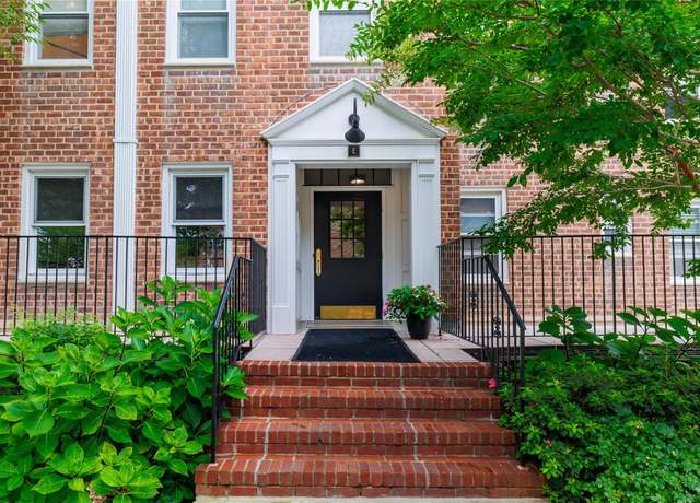 Property at 195 N Village Ave Unit E2, Rockville Centre, NY 11570, 2 beds, 1 bath